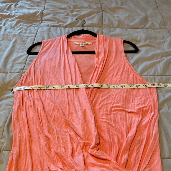 Max Studio low cut v-neck Top - Picture 4 of 7